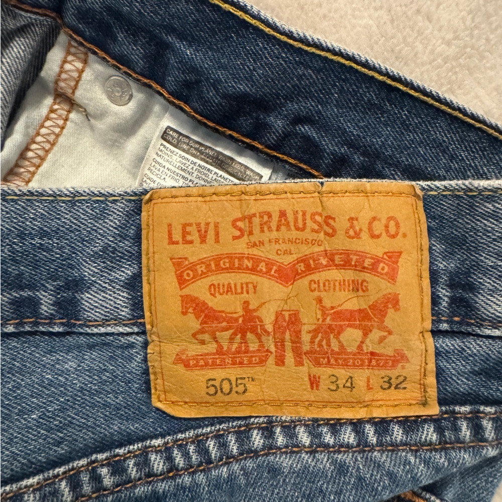 Men's Levi’s Strauss & Co. Blue Jeans - Picture 3 of 5